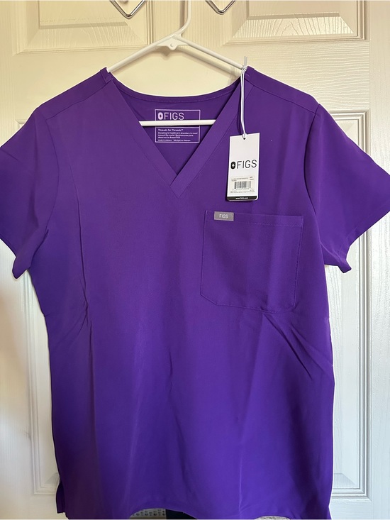 Figs Tops - FIGS V-Neck Scrub Top in Rich Purple